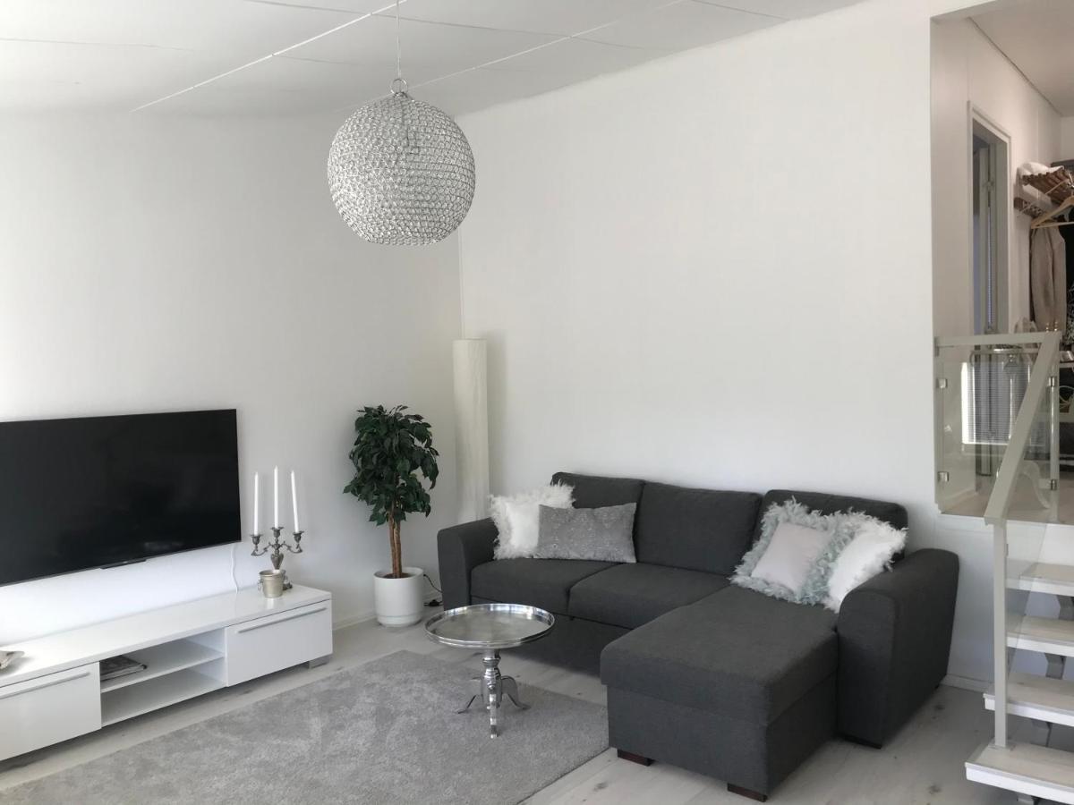 Tyylikaes Rivitaloasunto Lohjalla Exteriör bild